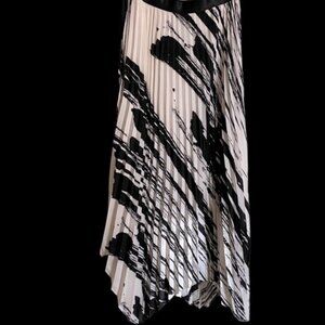 Express asymmetrical pleated black & white skirt - Size L - NWT